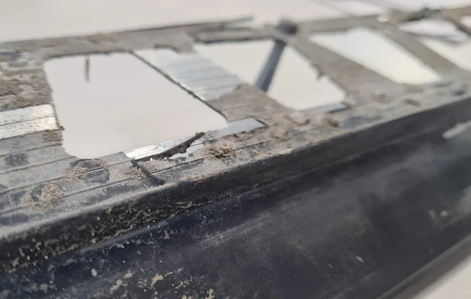 Korozja profilu okapowego ze słabej jakości powłoką antykorozyjną