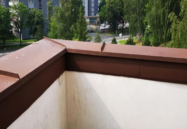 Obróbki blacharskie attyki